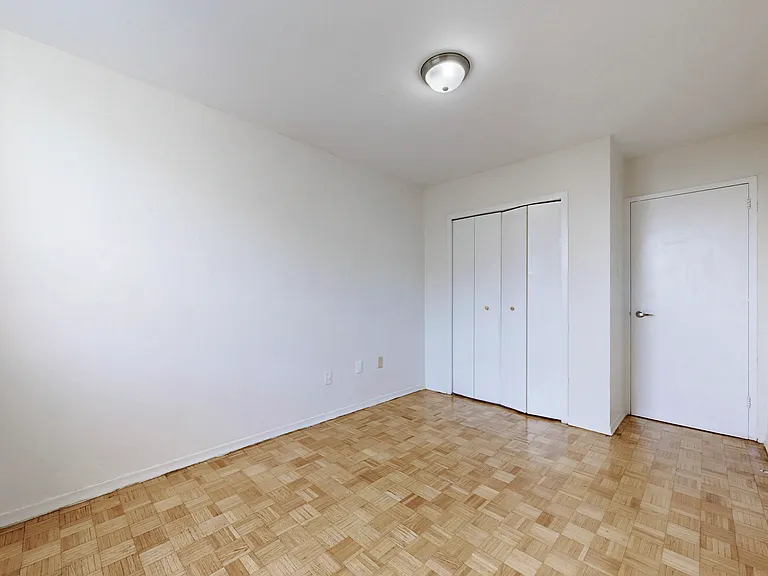 601 Finch Ave W — Photo 10