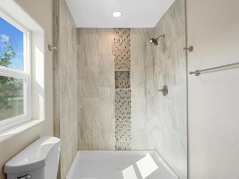 915 Kinley Ave NW — Photo 34