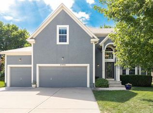 6906 Roundtree St, Shawnee, KS 66226