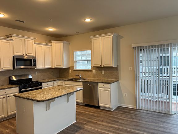 Kitchen with island