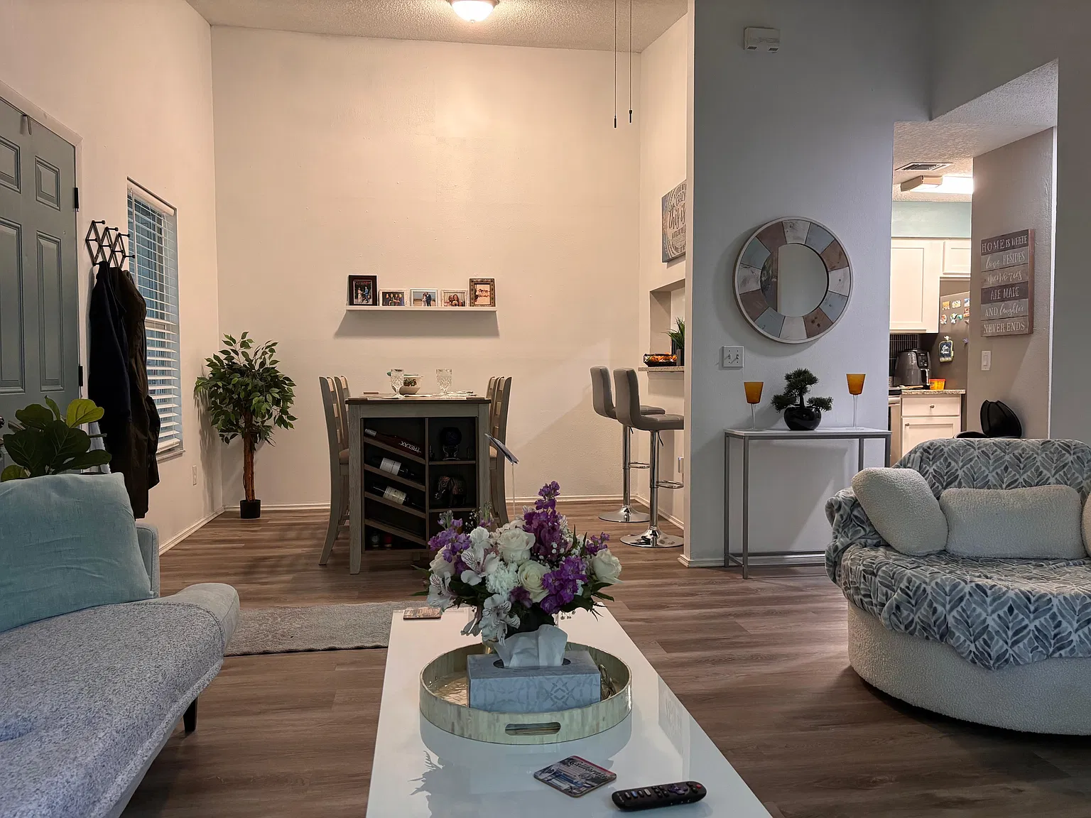 2 bed, 912 sqft, $1,600 — Photo 1