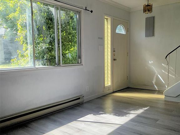 4th image of 976 Market St