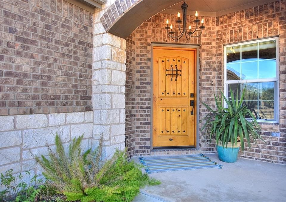 1st image of 609 Salado Creek Ln
