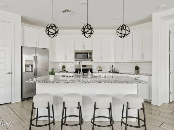 9854 E Red Giant Dr, Mesa, AZ 85212