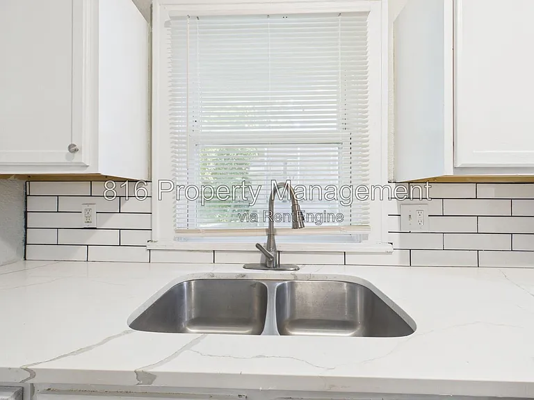 5127 Olive St — Photo 11