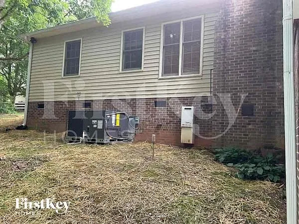 749 Lois Ln — Photo 10