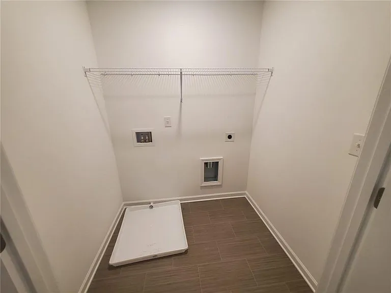 5745 Thornton Dr — Photo 30