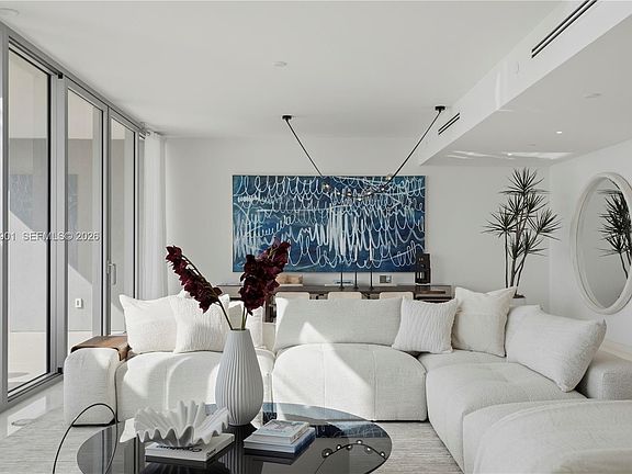 3rd image of 300 Biscayne Boulevard Way #5002