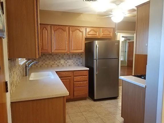 4th image of 1525 Lewis Dr