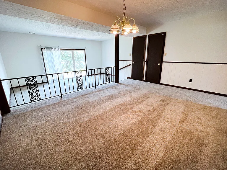 Crestbrook Apartments & Townhomes — Photo 42