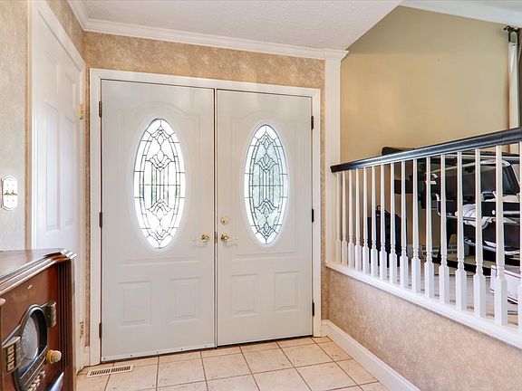 3rd image of 2924 Capen Dr