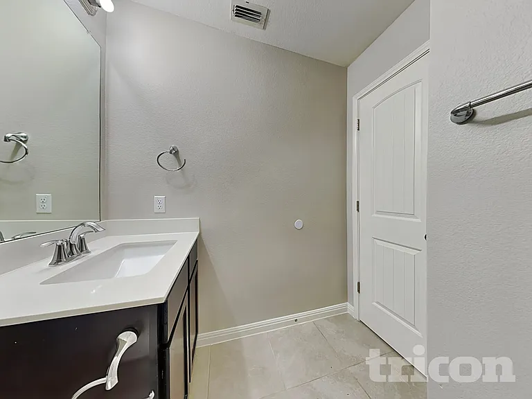 1052 Esplanade Pkwy — Photo 13