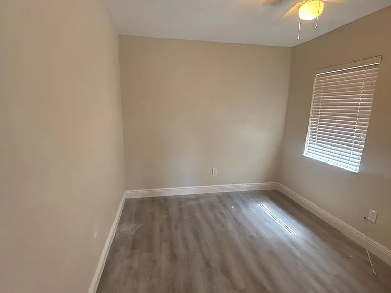 100 SW 18th Ct — Photo 5