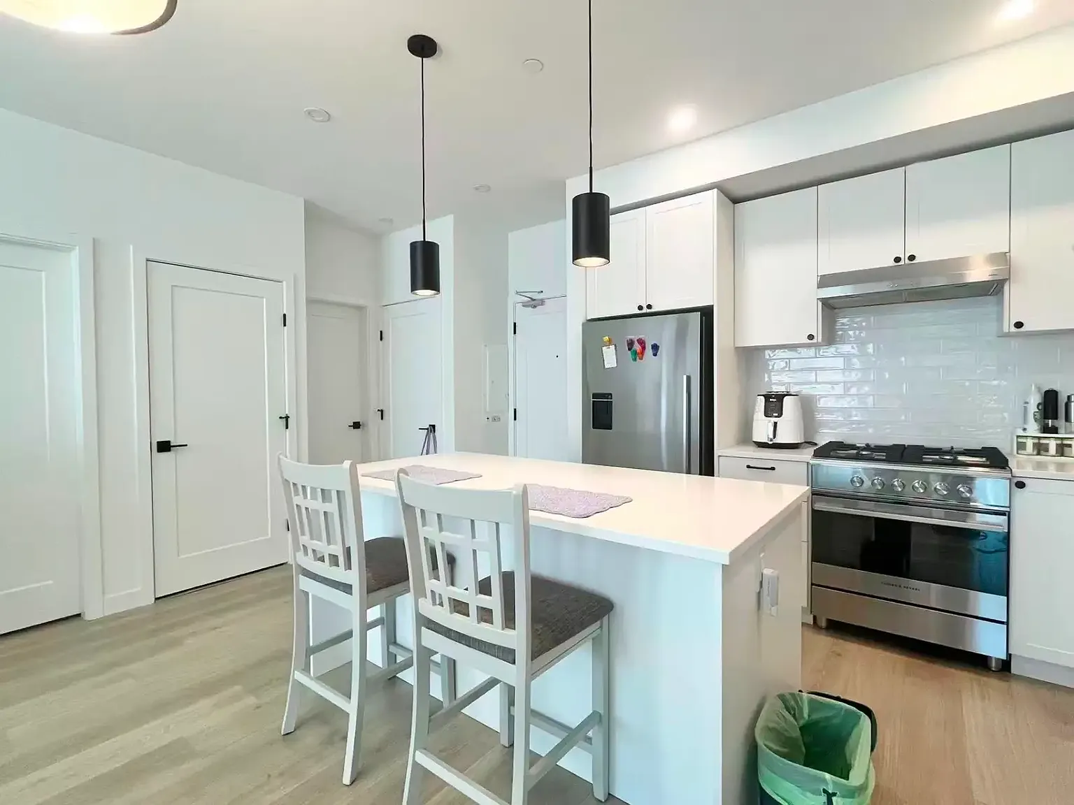 2 bed, 789 sqft, $2,600 — Photo 3