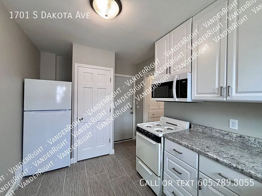 Building Photo - 1701 S Dakota Ave