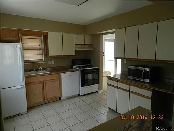 3rd image of 24645 Annapolis St