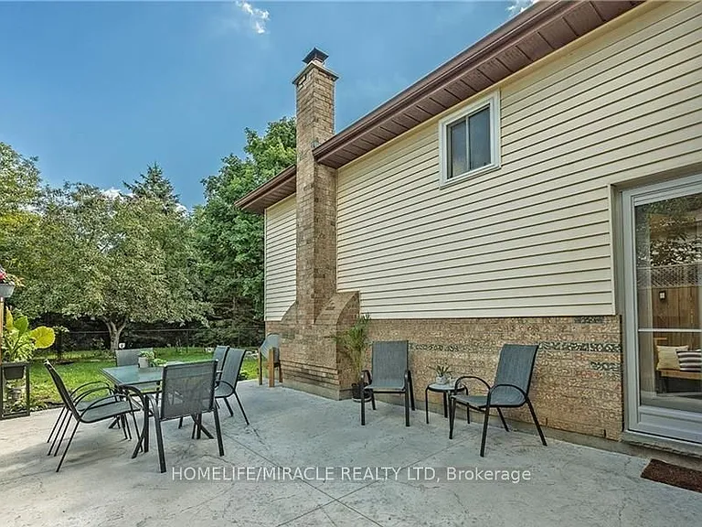 143 Grenfell Pl — Photo 20