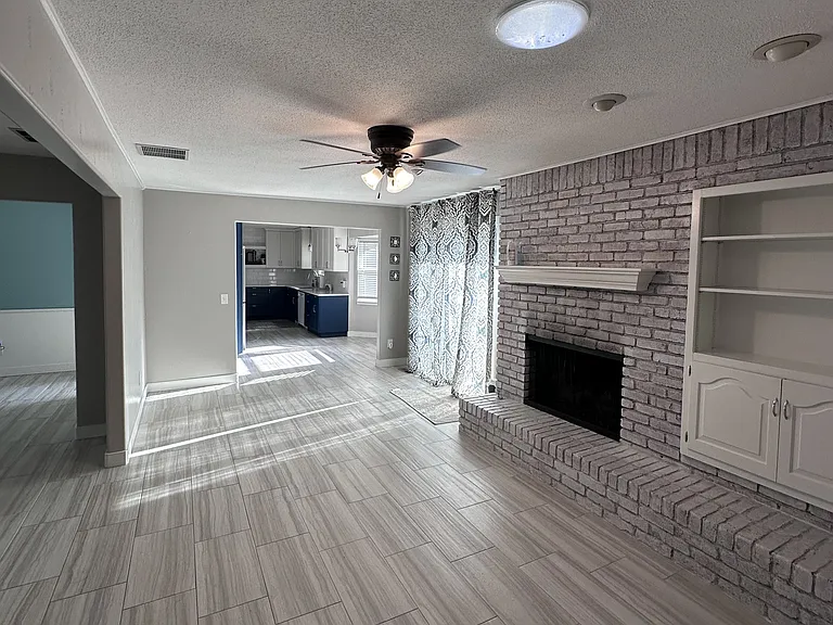 5912 N Sterling Dr — Photo 7