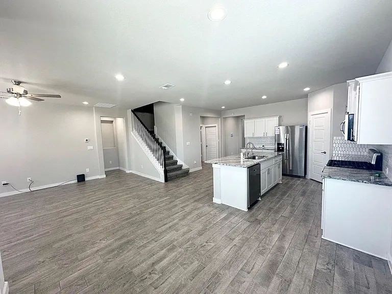 2201 Beaufort Dr — Photo 8