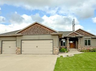 801 S Torrey Pine Ln, Sioux Falls, SD 57110