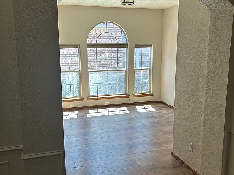 9539 Palomas Ave NE — Photo 3