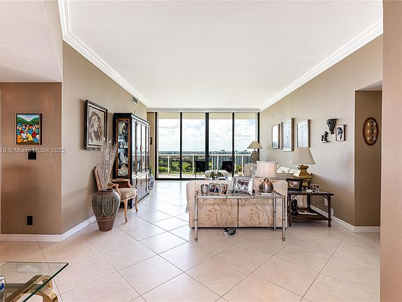 4th image of 20281 E Country Club Dr #Penthouse 3