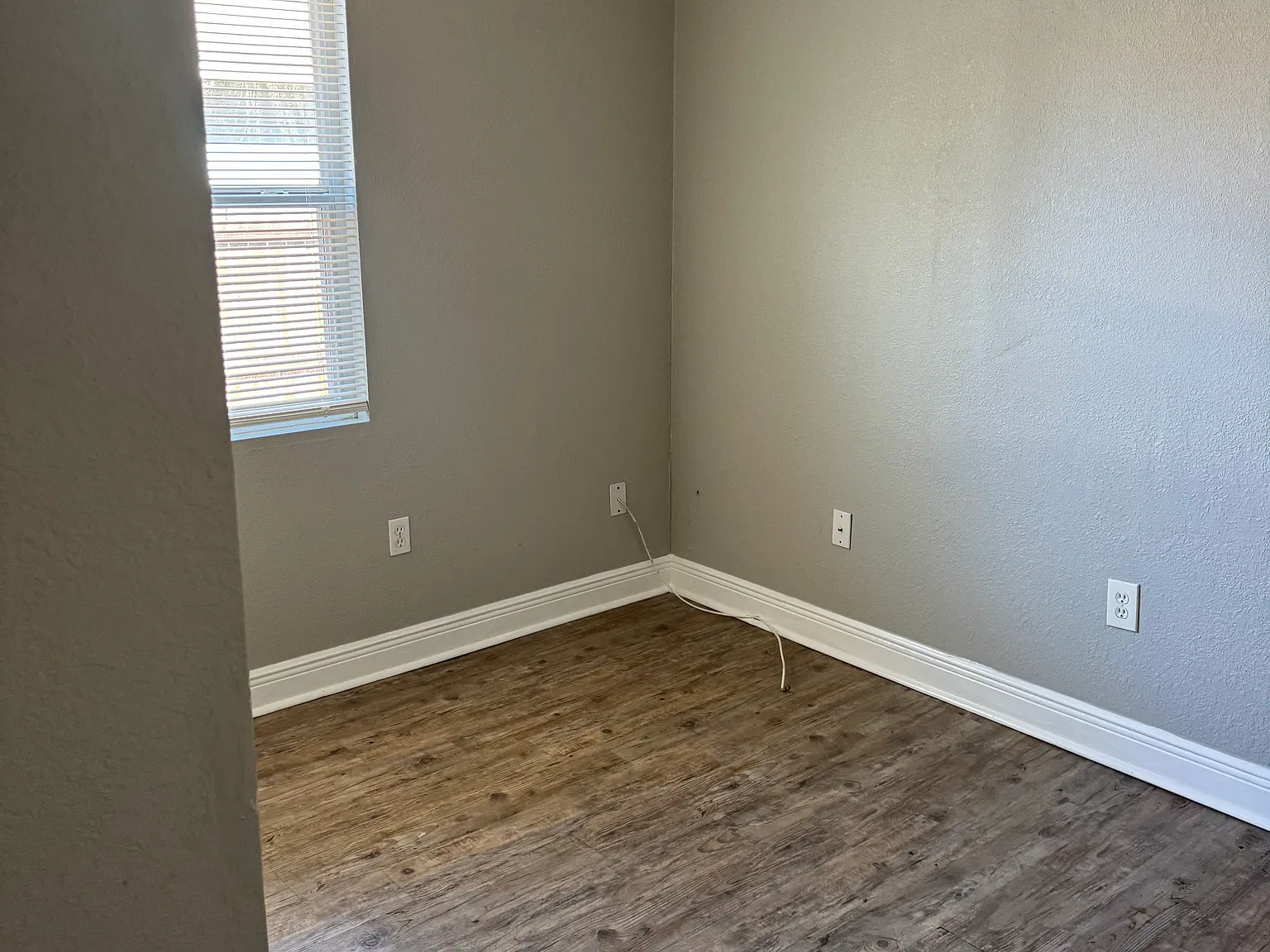 4 bed, $2,400 — Photo 4