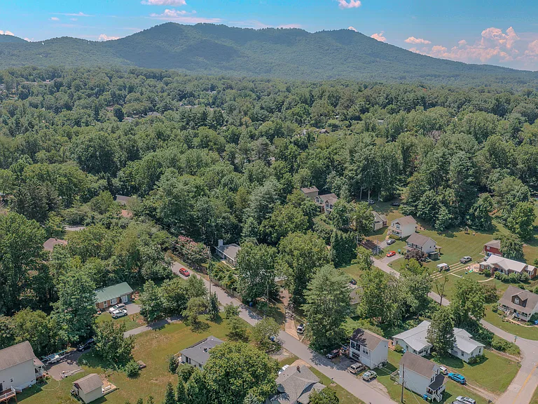 Aerial Photos of the home and neighborhood