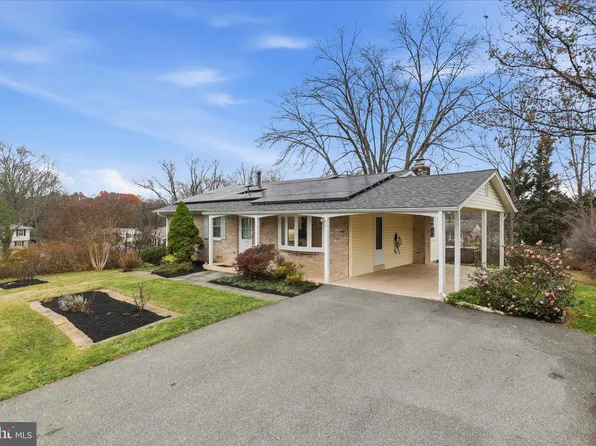 17542 Wheat Fall Dr, Rockville, MD 20855