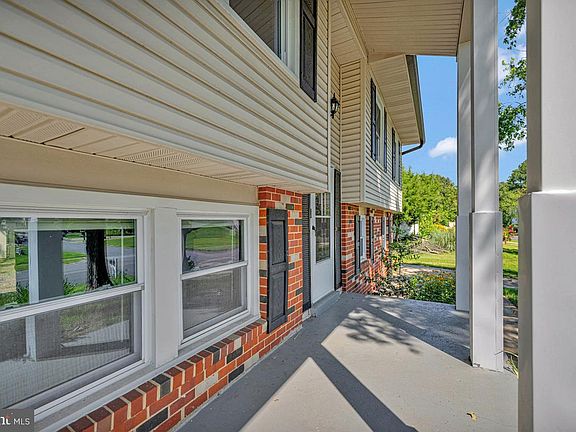 3rd image of 409 University Dr
