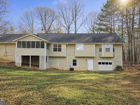 4th image of 328 Country Lake Dr