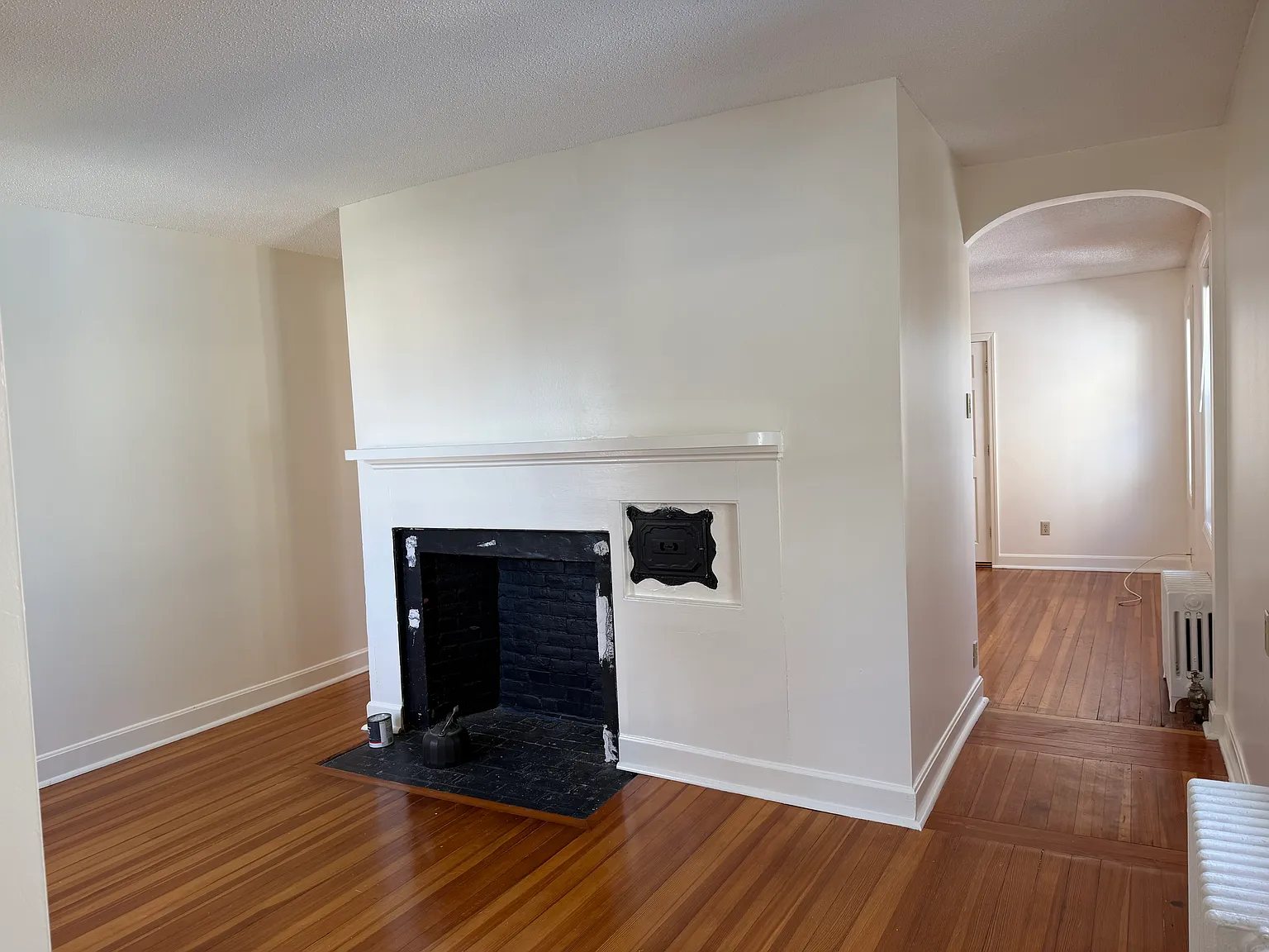 2 bed, 1100 sqft, $1,900 — Photo 2