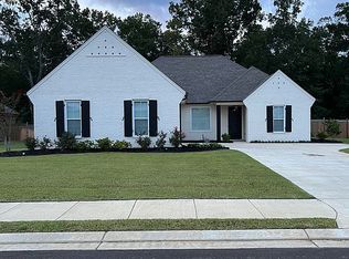 140 Catherine Blvd, Clinton, MS 39056