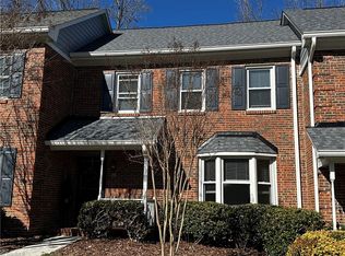 27 Park Village Ln Unit B, Greensboro, NC 27455
