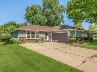 1120 Adobe Dr, Aurora, IL 60506