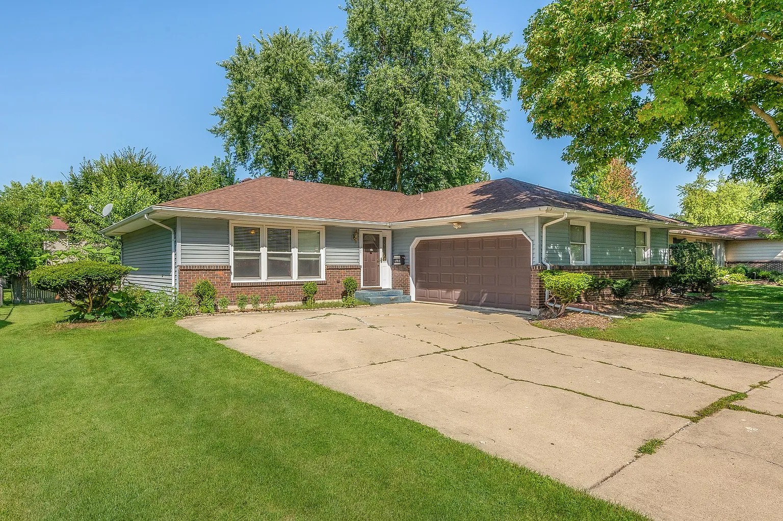 1120 Adobe Dr photo 1