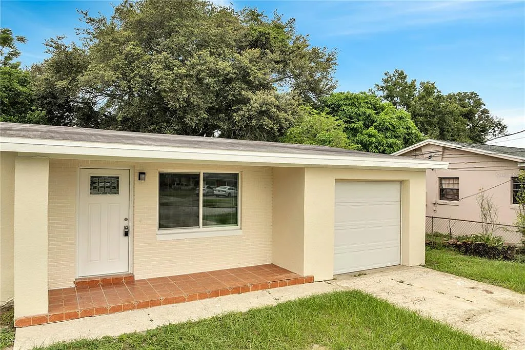 3 bed, 2.0 bath, 1385 sqft, $2,300 — Photo 3