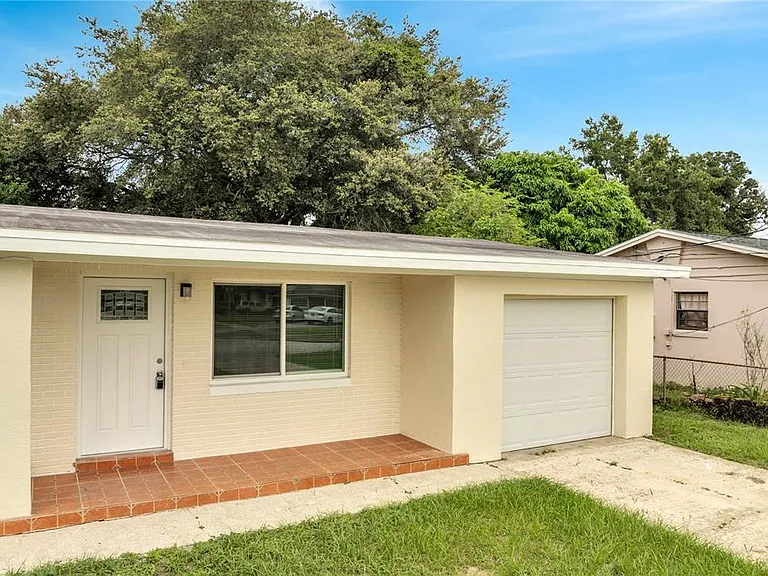 1040 San Luis Dr — Photo 3