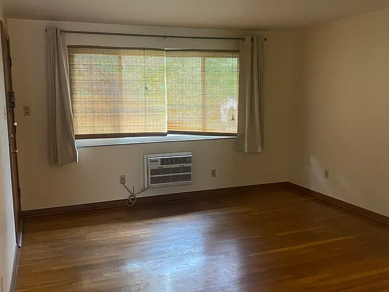 161 W Como Ave #D — Photo 14