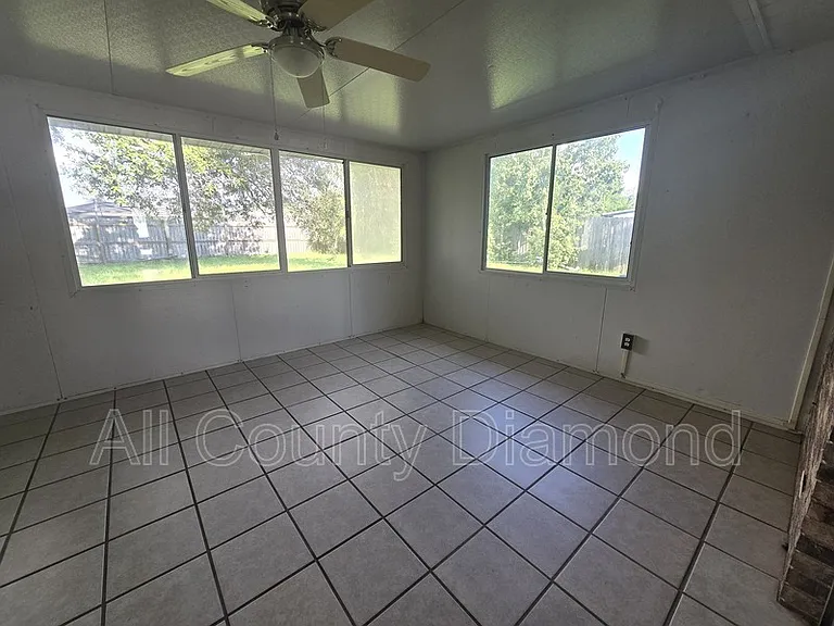 215 S Kimbrel Ave — Photo 8