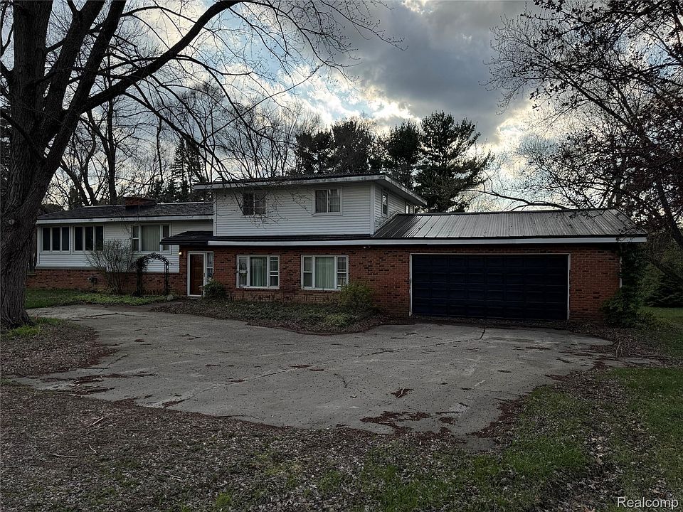 1st image of 226 S Burkhart Rd