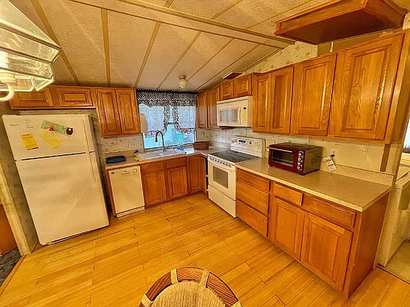 2nd image of 406 Bruce Ave