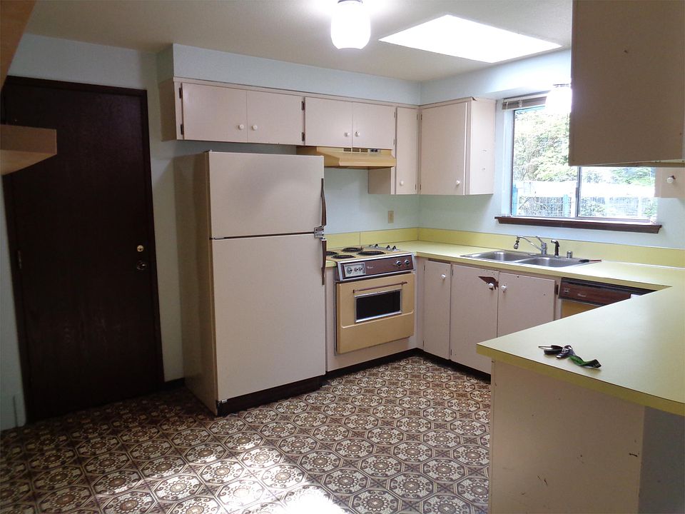 1st image of 264 Hemlock Dr NW