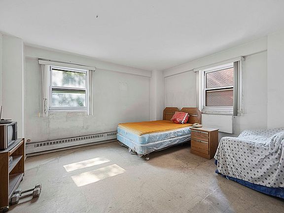 5th image of 191 Willoughby St APT 7N