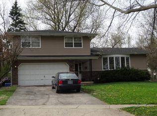 2135 Country Knoll Ct, Elgin, IL 60123