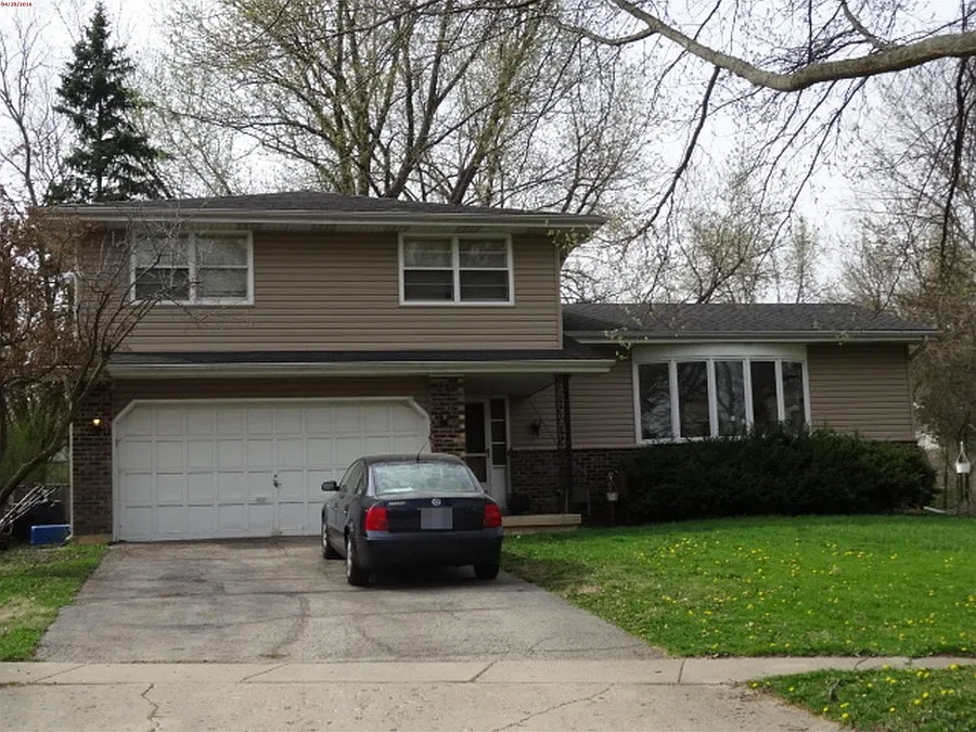 2135 Country Knoll Ct photo 1