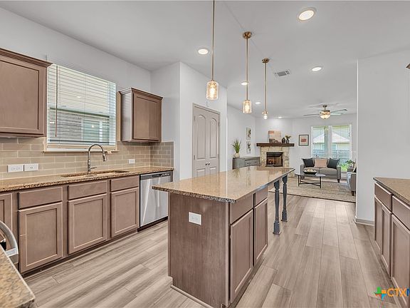 4th image of 902 McLaury Cv