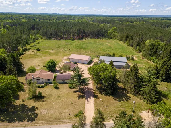 W6577 37th St, New Lisbon, WI 53950
