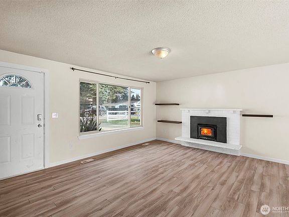 5th image of 16812 17th Avenue E