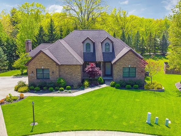 20474 Foxe Dr, Strongsville, OH 44149